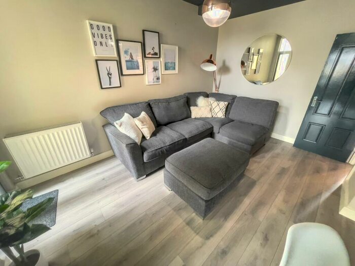 6 Bedroom Terraced House To Rent In Romer Road, L6