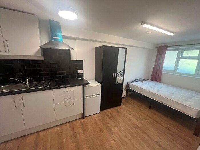 Studio To Rent In Caernarvon Close, Mitcham, CR4
