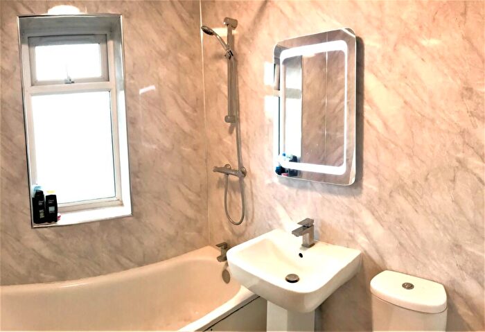 2 Bedroom House To Rent In Frenchay Park Road, Bristol, BS16