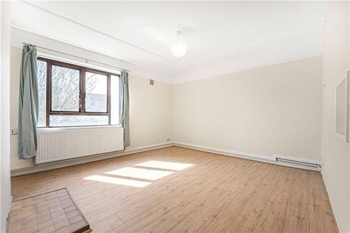 4 Bedroom Flat To Rent In Kerridge Court, Balls Pond Road, London, N1