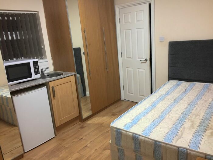 Studio To Rent In Windsor Rd, Ilford IG1