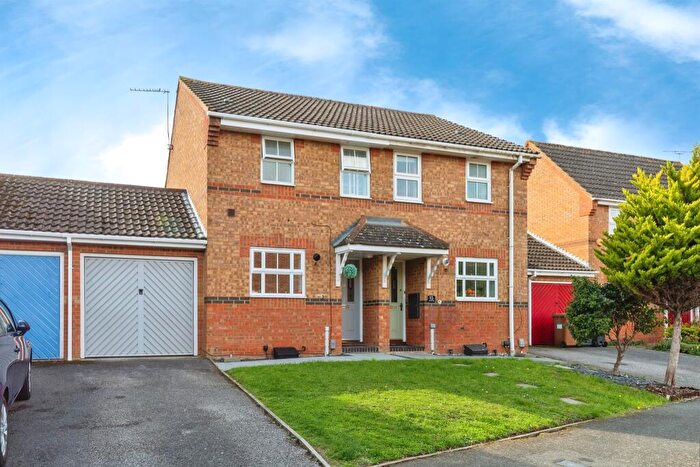 2 Bedroom Semi-Detached House For Sale In Drakes Way, Hatfield, AL10
