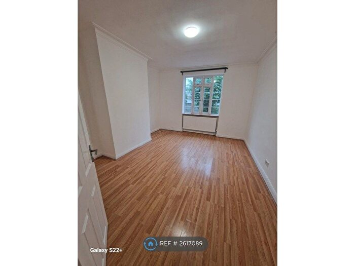 2 Bedroom Flat To Rent In Shirehall Lane, London, NW4