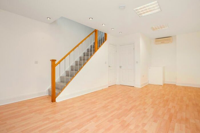 1 Bedroom Detached House To Rent In Rosemount Avenue, North Finchley, N12