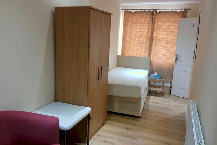 Studio To Rent In Delamere Road, Hayes, UB4