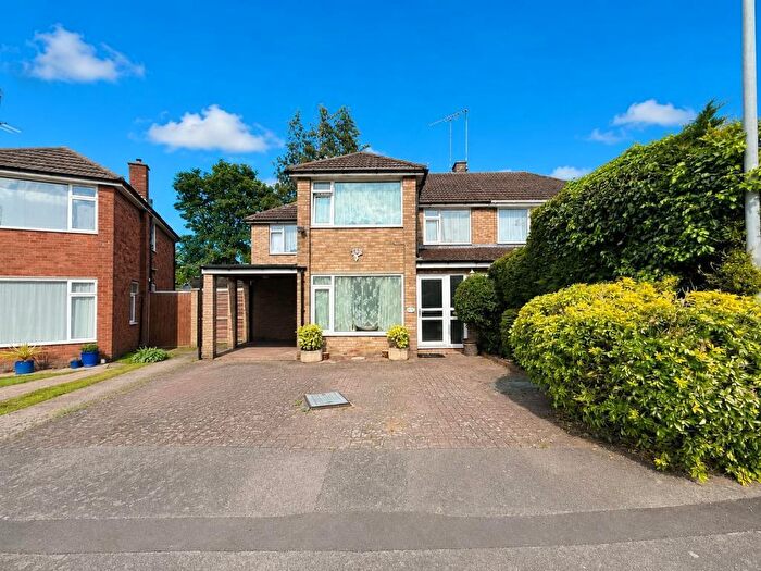 4 Bedroom Semi Detached House For Sale In Bunyans Close, Leagrave, Luton, Bedfordshire, LU3