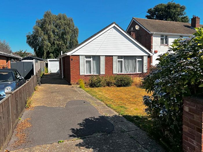 2 Bedroom Bungalow For Sale In Crawte Avenue, Holbury, Southampton, Hampshire, SO45