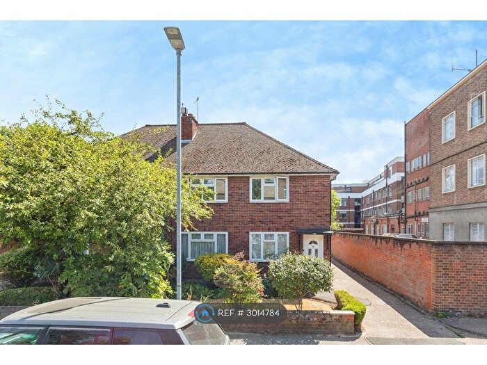 2 Bedroom Maisonette To Rent In Woodlands Avenue, Ruislip, HA4