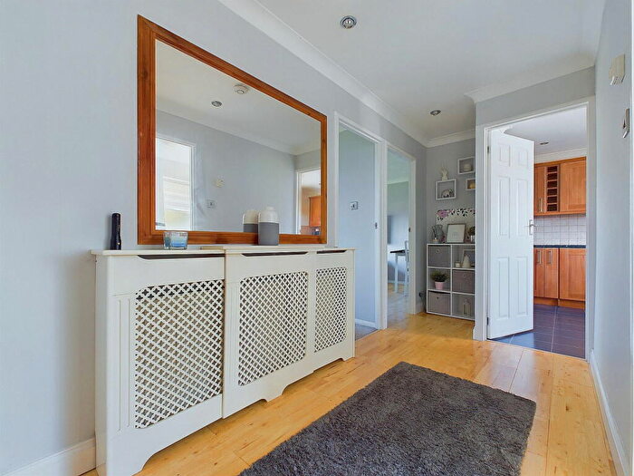 1 Bedroom Flat For Sale In Crabtree Lane, Lancing, BN15