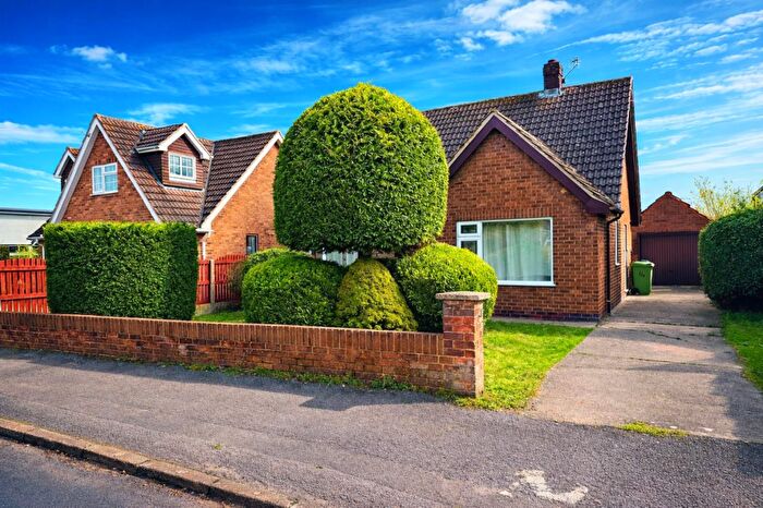 2 Bedroom Detached Bungalow For Sale In Branston Avenue, Farnsfield, Newark, NG22