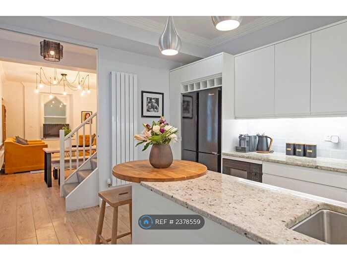 4 Bedroom Semi-Detached House To Rent In Langland Bay Manor, Langland, Swansea, SA3