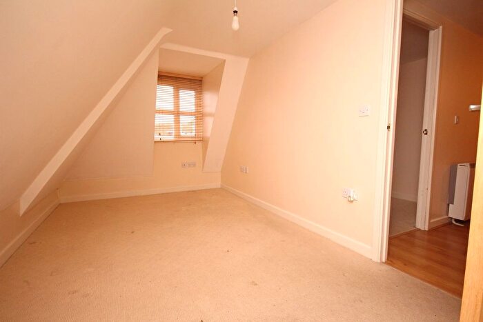 2 Bedroom Flat To Rent In Dunkerley Court, Birds Hill, Letchworth Garden City, SG6