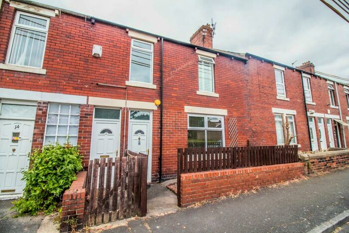 2 Bedroom Flat To Rent In Derwent Terrace, Columbia, Washington, NE38