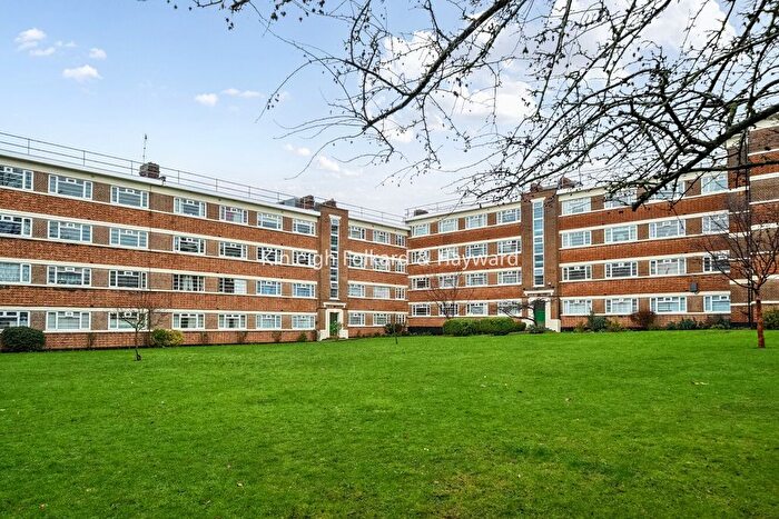 2 Bedroom Flat To Rent In Cameford Court, New Park Road, Streatham, SW2