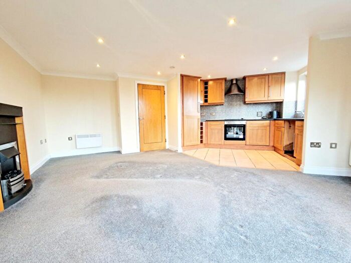 2 Bedroom Flat To Rent In Dingle Close, Radcliffe, M26