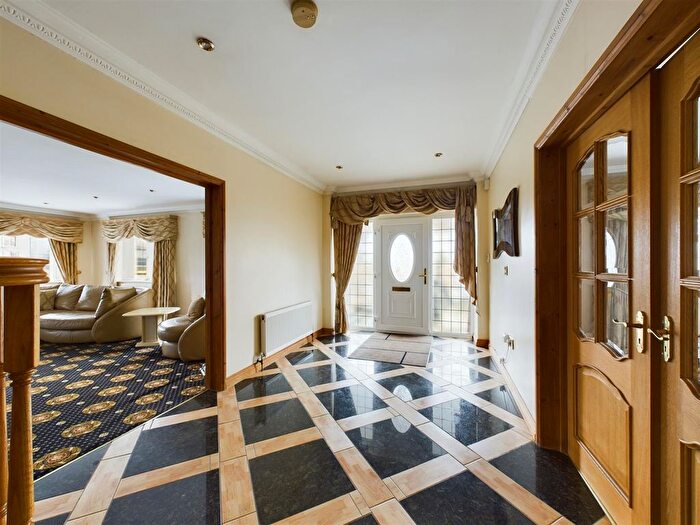 6 Bedroom Property To Rent In Peeks Brook Lane, Horley, RH6