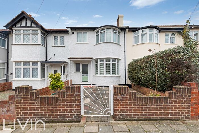 3 Bedroom Terraced House For Sale In Canmore Gardens, London, SW16