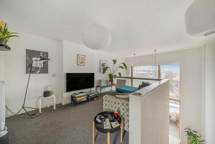 2 Bedroom Apartment For Sale In Tidemill Way, London, SE8