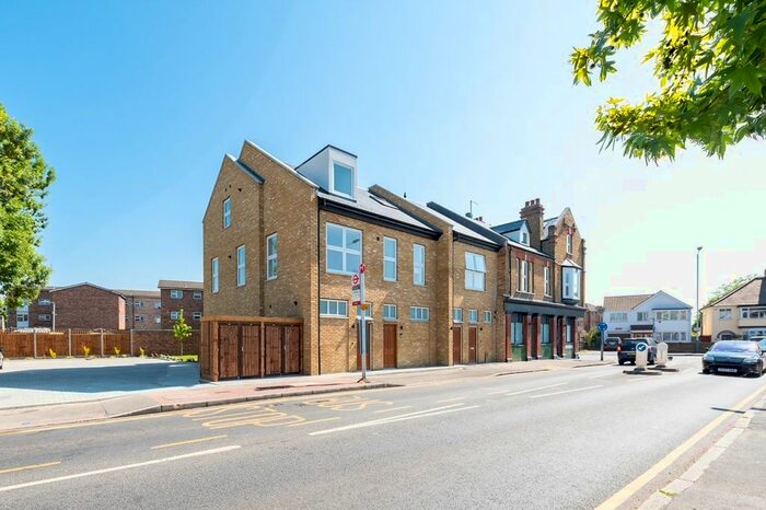 1 Bedroom Flat To Rent In South Street, Romford, RM1