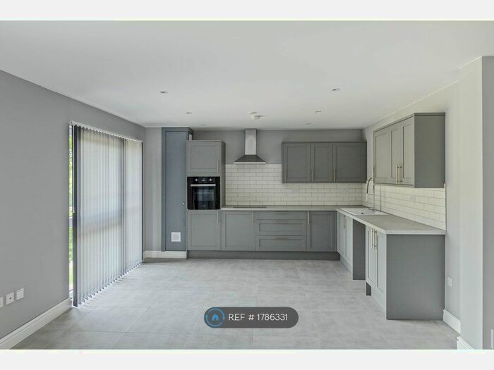 1 Bedroom Flat To Rent In Carlton House, Ebbw Vale, NP23