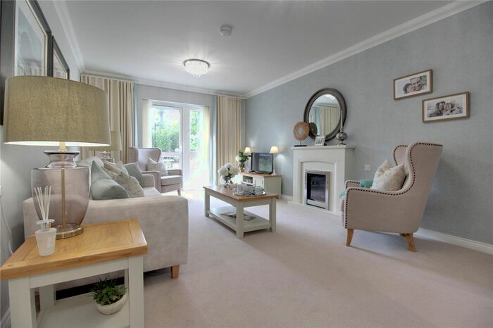 1 Bedroom Flat For Sale In Crookham Road, Fleet, GU51