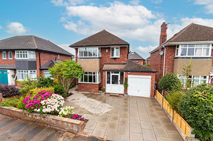 3 Bedroom Detached House For Sale In Delbooth Avenue, Flixton, Manchester, M41