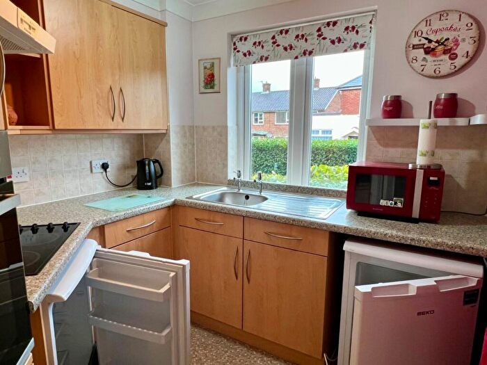 2 Bedroom Apartment For Sale In Wellington Court, Beechwood Avenue, Deal, CT14
