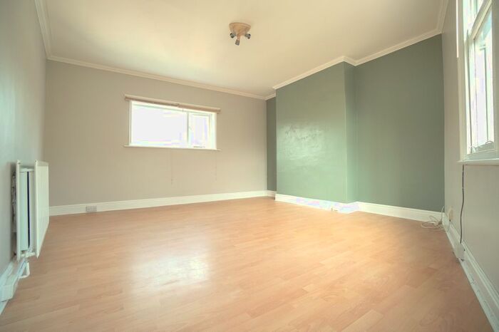 1 Bedroom Flat To Rent In Oakwood Avenue, Oakwood, Leeds, LS8