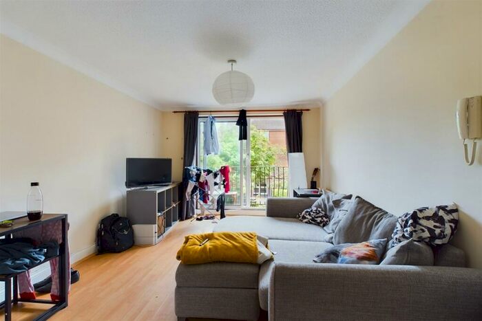 1 Bedroom Apartment To Rent In Deneside Court, Newcastle Upon Tyne, NE2