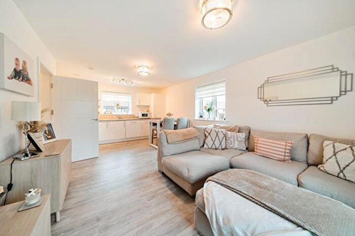 2 Bedroom Flat To Rent In Arborfield, Berkshire, RG2