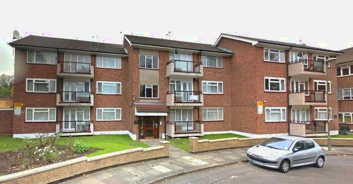 2 Bedroom Flat To Rent In Cranmer Road, Edgware, HA8