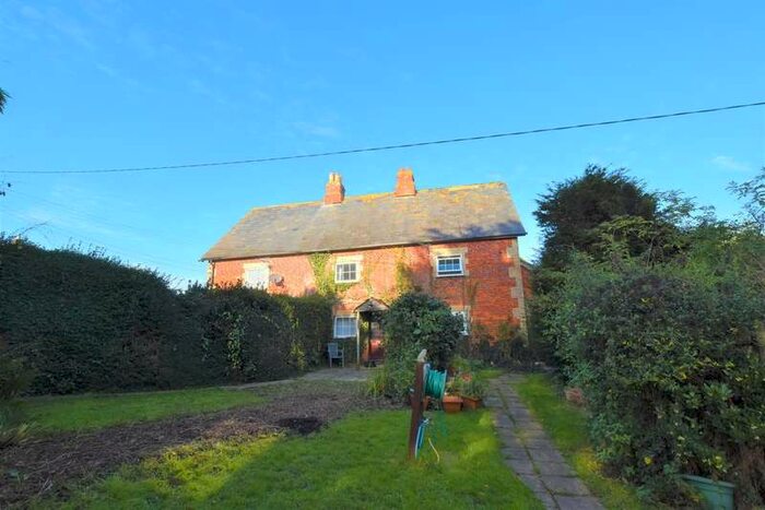 5 Bedroom Cottage For Sale In Rew Street, Gurnard, PO31