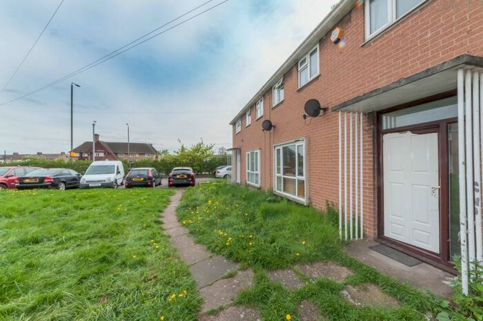 3 Bedroom Terraced House To Rent In The Close, Oaks Lane, IG2