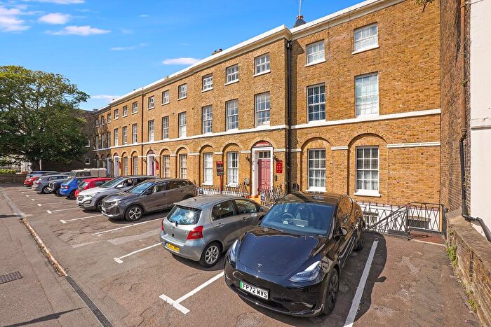 2 Bedroom Flat For Sale In New Road, ME1