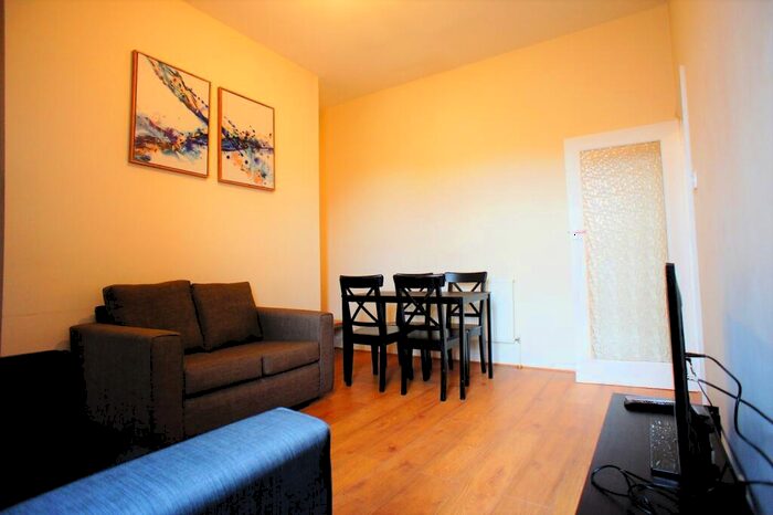 3 Bedroom Flat To Rent In Grantham Road, Newcastle Upon Tyne, NE2