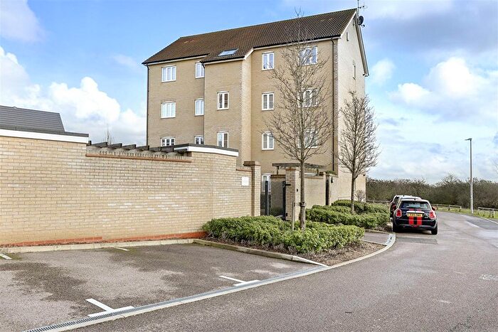 2 Bedroom Flat For Sale In Blackthorn Avenue, Chigwell, IG7