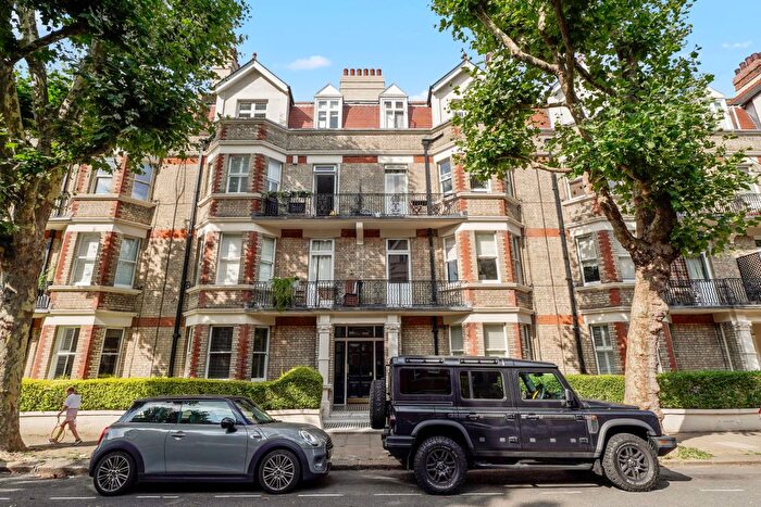 3 Bedroom Flat For Sale In Castellain Road, London, W9