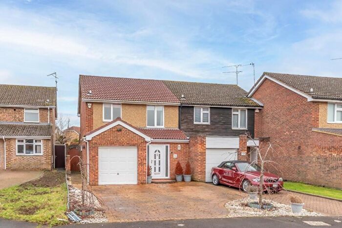 3 Bedroom Semi Detached House For Sale In Linwood Grove, Leighton Buzzard, LU7
