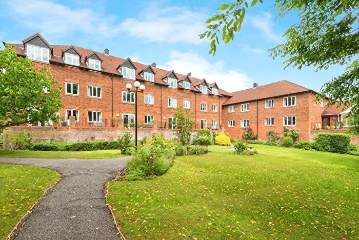 1 Bedroom Flat For Sale In Holly Court, Belmont Road, Leatherhead, Surrey, KT22