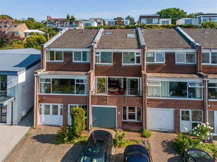 3 Bedroom House For Sale In Cliff Road, Cowes, PO31