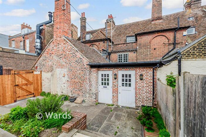 4 Bedroom Maisonette For Sale In Eastgate Terrace, Rochester, Kent, ME1