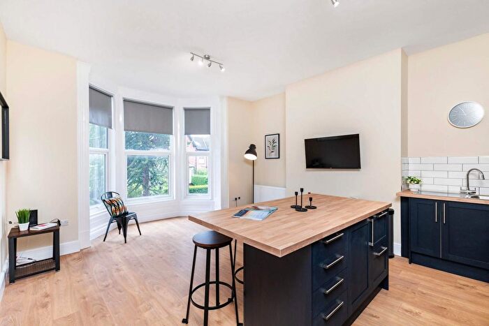 4 Bedroom Flat To Rent In Kelso Road, Leeds, LS2