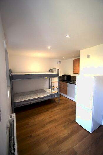 Studio To Rent In Dagenham, RM8