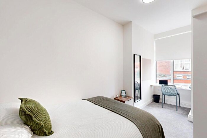 6 Bedroom House To Rent In A Chestnut Avenue, Leeds, LS6