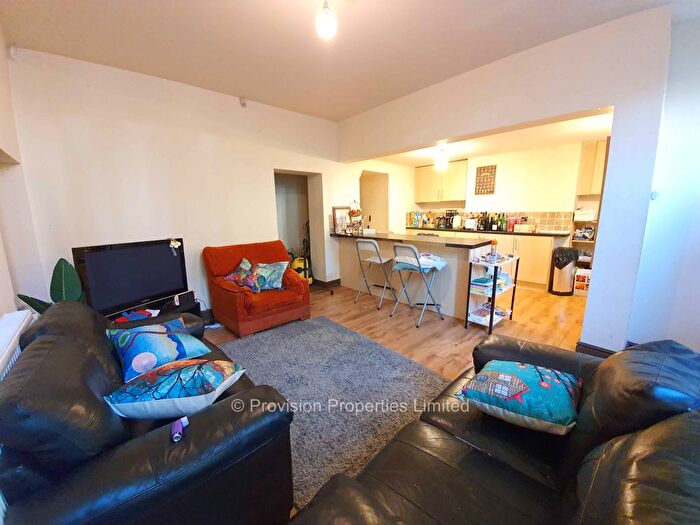 2 Bedroom Flat To Rent In Moorland Avenue, Hyde Park, Leeds, LS6