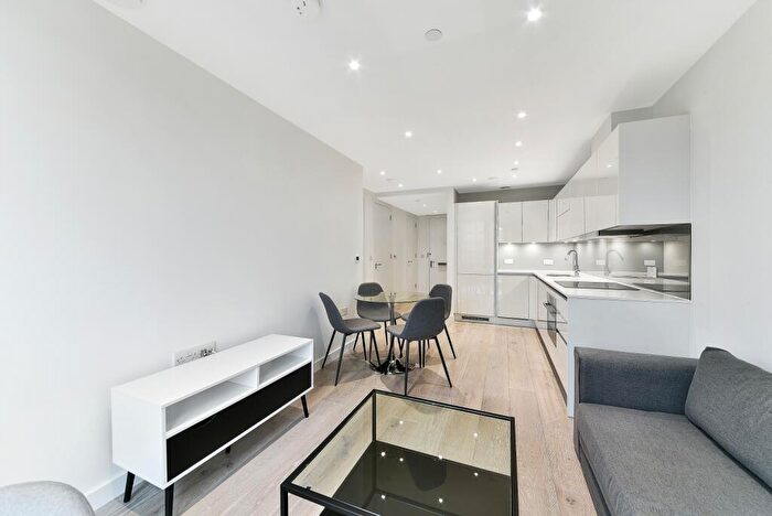 1 Bedroom Flat To Rent In City North Place, Finsbury Park, London, N4