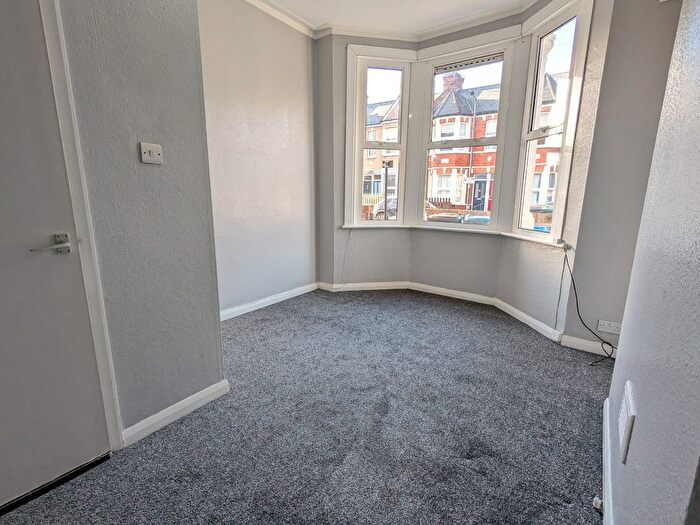 1 Bedroom Flat To Rent In Sandringham Road, Willesden Green, London, NW2