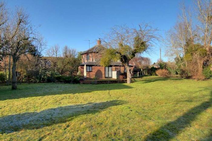 1 Bedroom Detached House To Rent In The Street, Tidmarsh, Reading, RG8