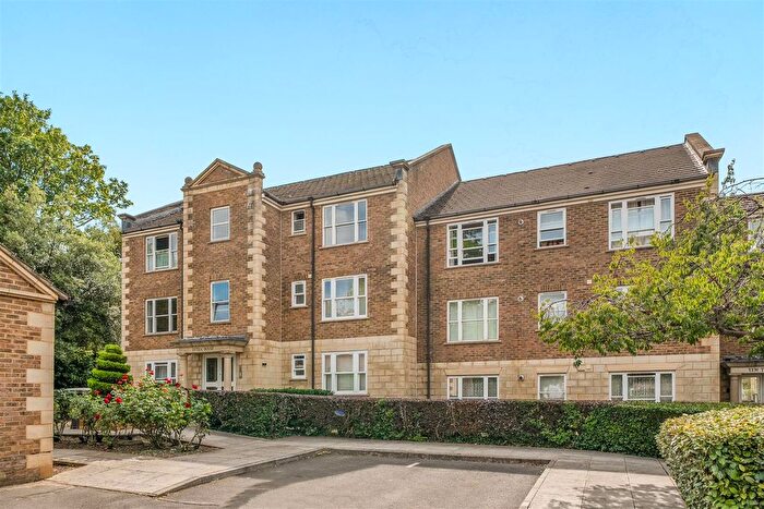 1 Bedroom Flat For Sale In Walnut Mews, Sutton, SM2