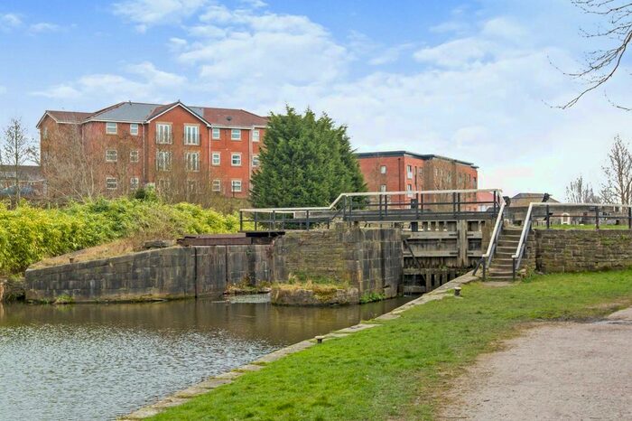 2 Bedroom Flat To Rent In Meadowgate, Wigan, Greater Manchester, WN6